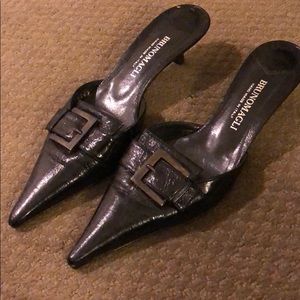 Bruno Magli crackled black patent kitten heel sz37